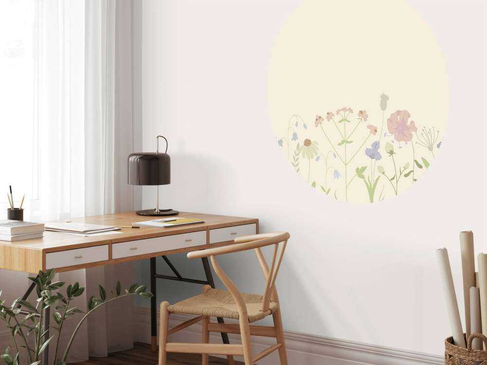 Blomsterfelt med sommerfugler i beige, gammelrosa, grønt og lilla