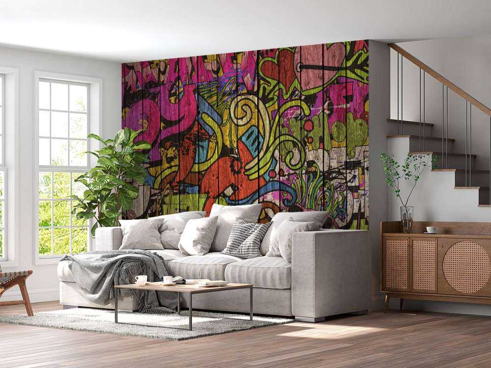 Gade graffiti på gammelt træ