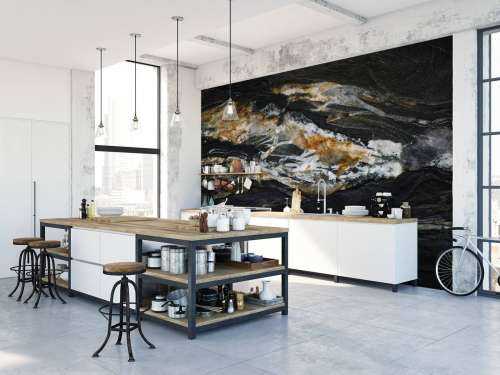 Sort marmor med relief
