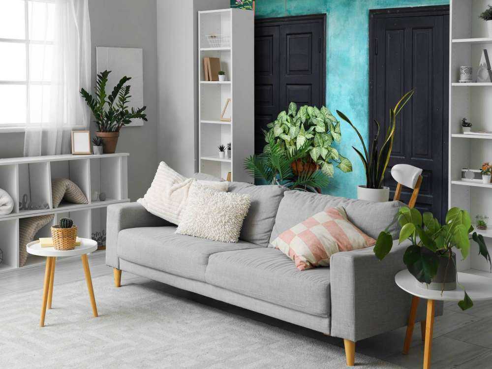 Gammel cykel ved et hus