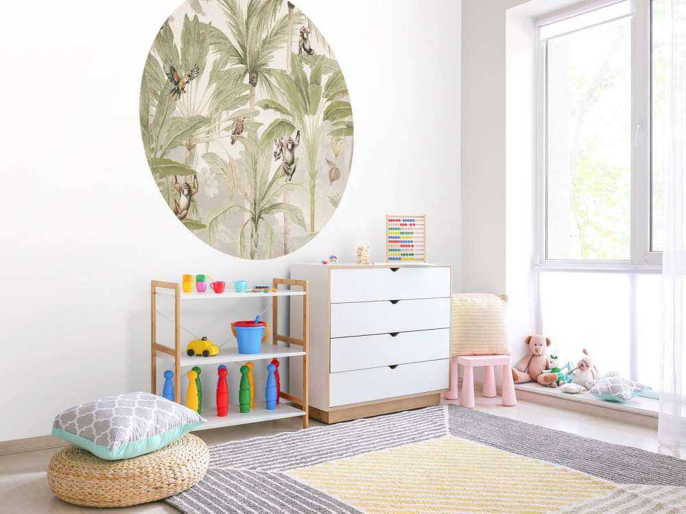 Jungle med aber og papegøjer