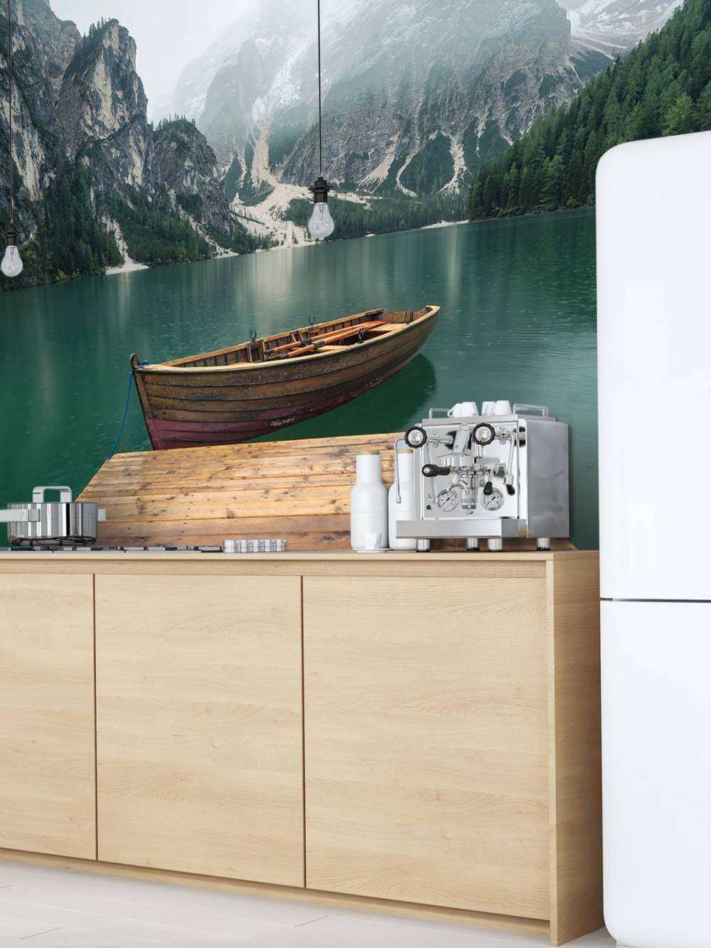 Båd ved anløbsbroen