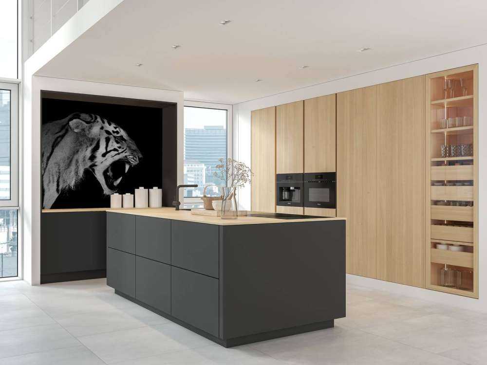 Brølende tiger sort
