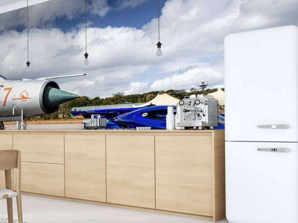 Futuristisk superbil på flygplats