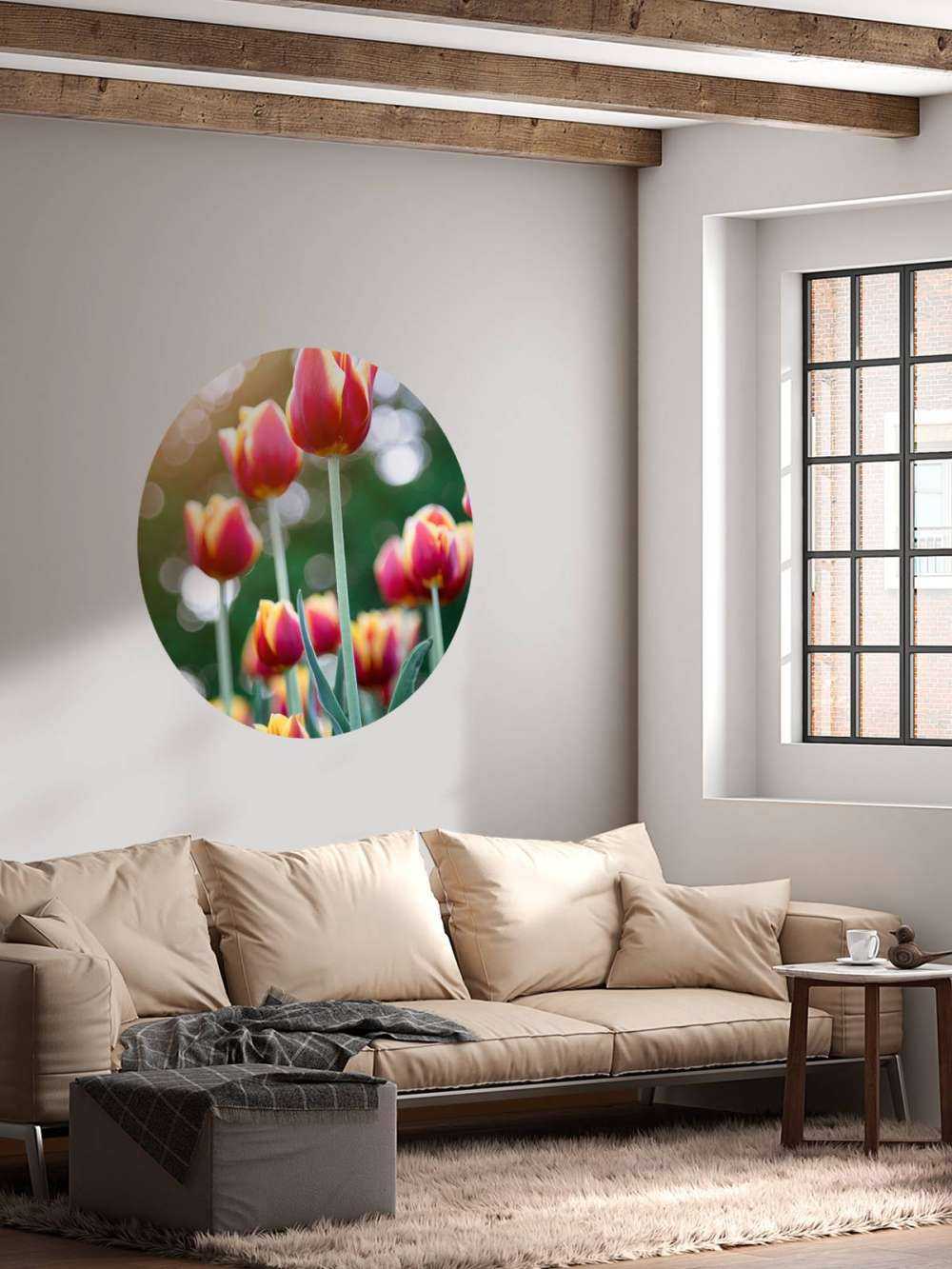 Röd med gula tulpaner