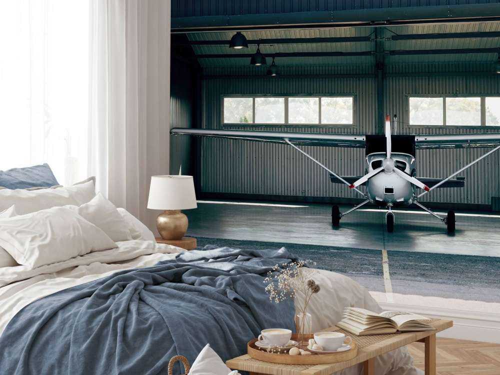 Flygplan i hangar