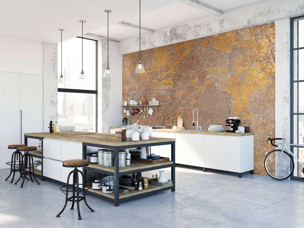 Gammel vegg med gul stdk