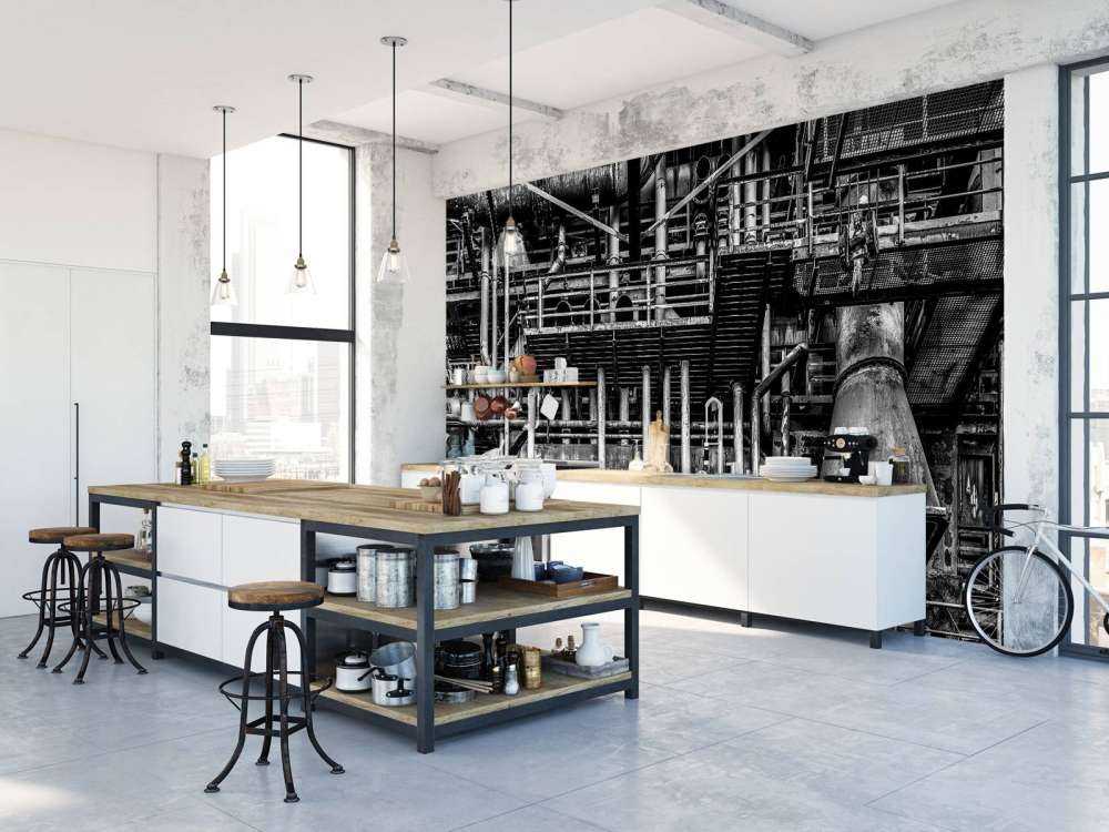 Gammel industrifabrikk i svart og hvit