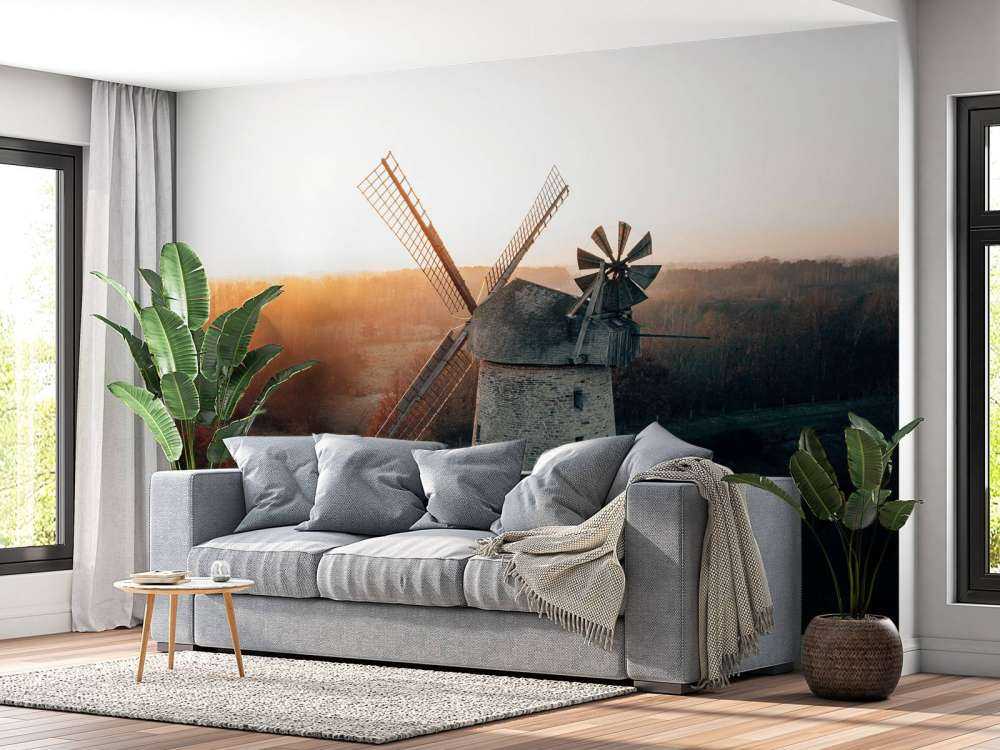 Vindmølle i vakkert lys ved solnedgang