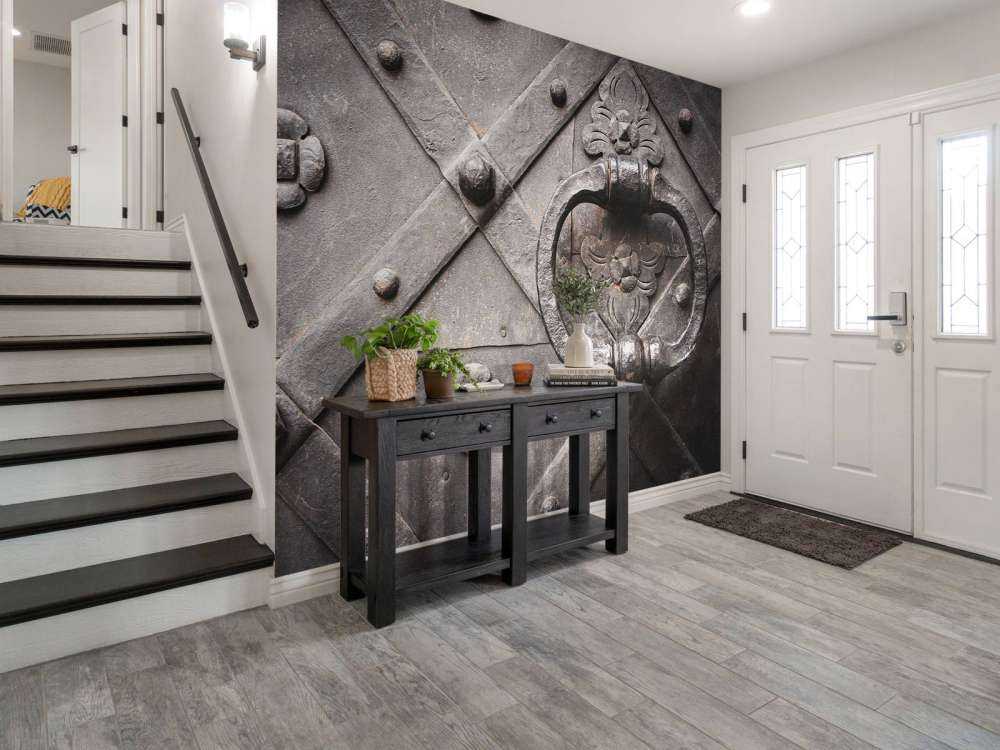 Gammel dør med håndtag