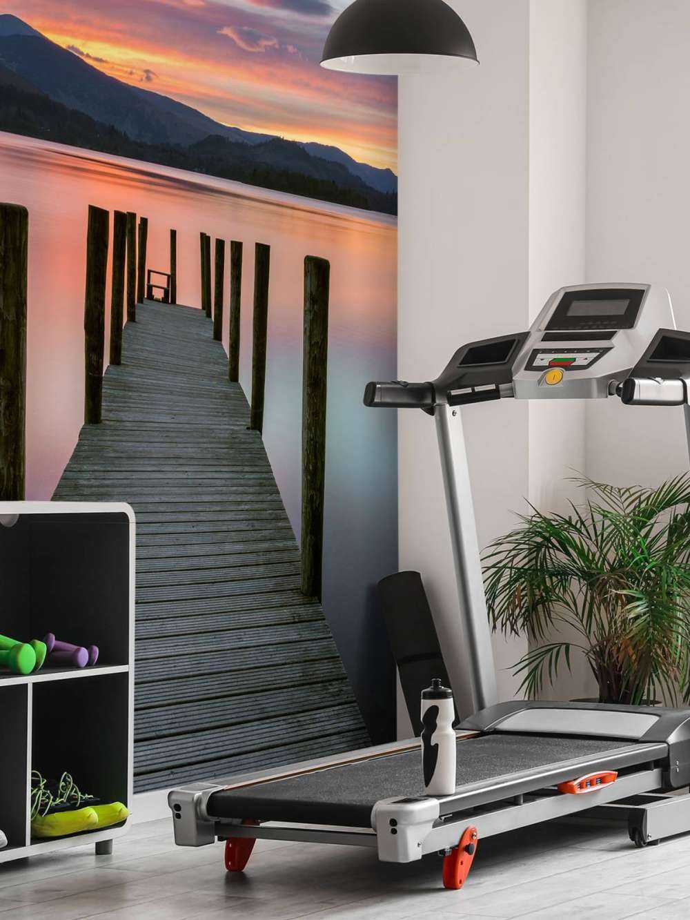 Stillads ved lyserød solnedgang