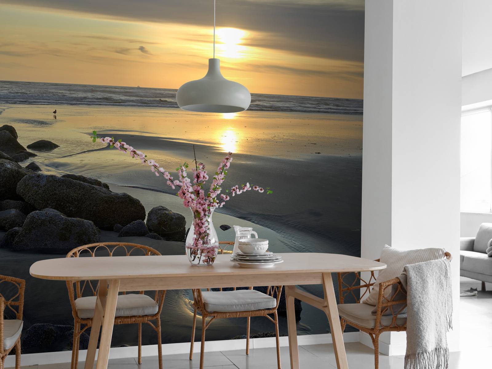 Solnedgang ved en strand