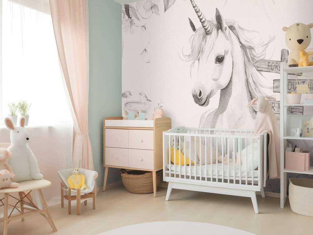 Baby-enhjørning med planter beige