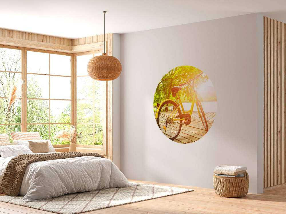 Gul cykel på brygga