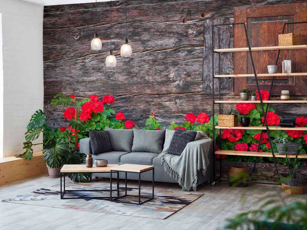 Gammalt trä med blommor