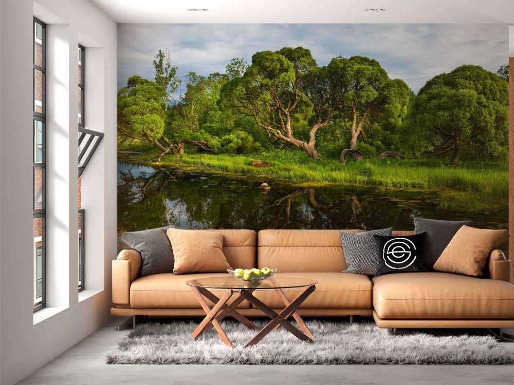 Trær ved en innsjø