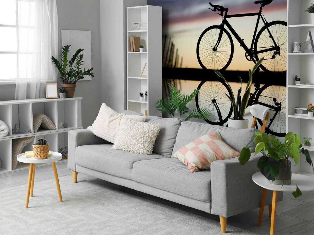 Landeveissykkel ved solnedgang