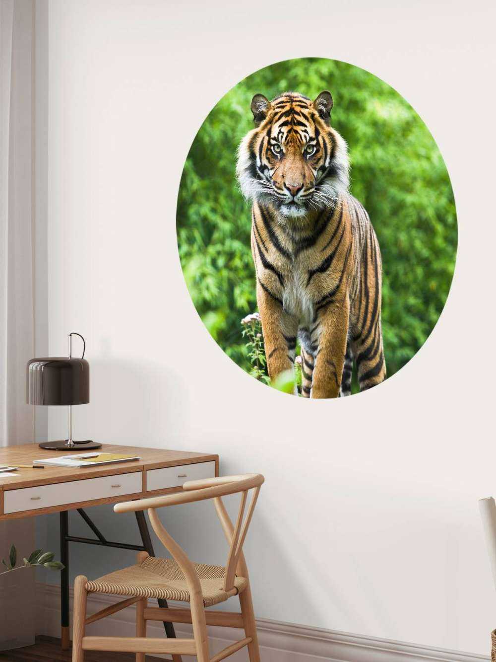 Tiger som står på en stein