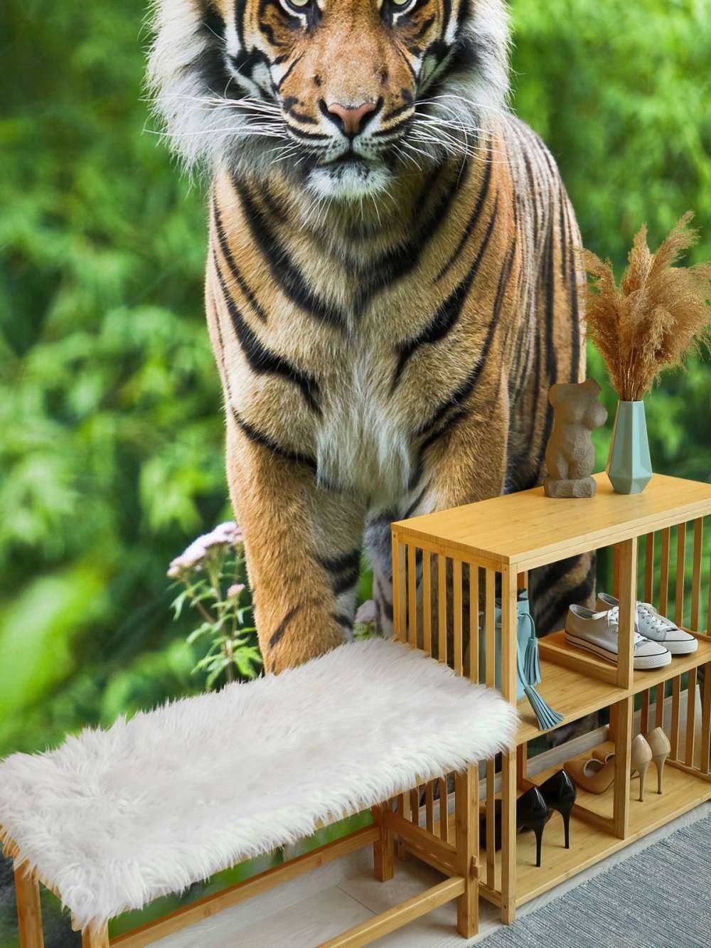 Tiger som står på en stein