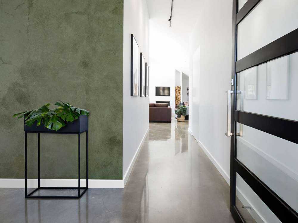 Grønn betong med sveiper sprekker