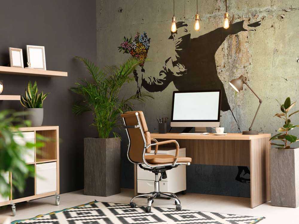 Banksy - Flower thrower, raw concrete