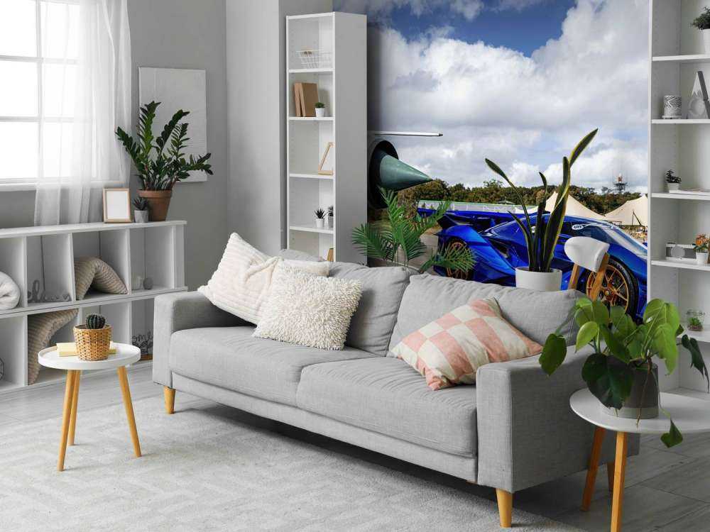 Futuristisk superbil på flygplats