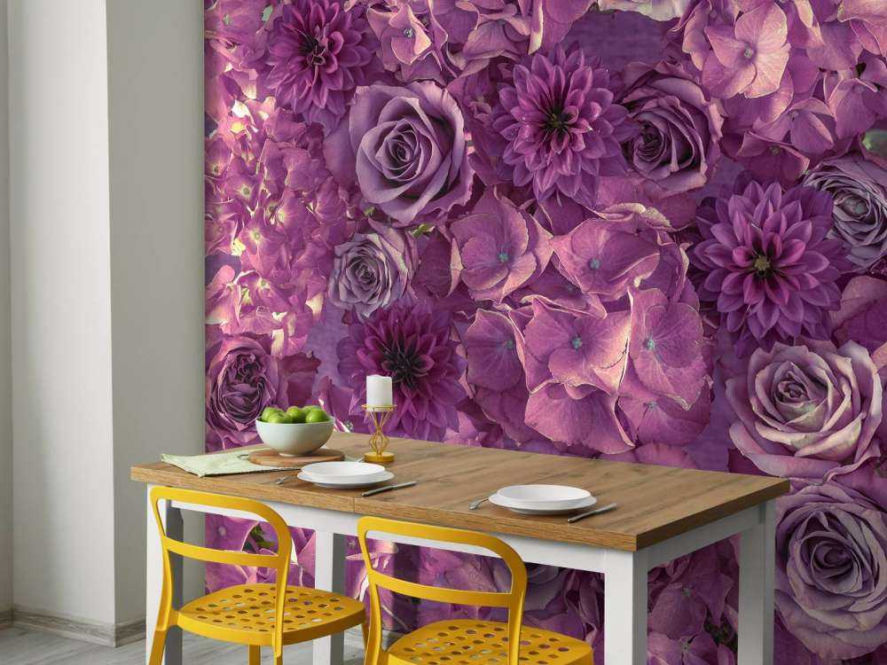 Lila hortensior, rosor och dahlior