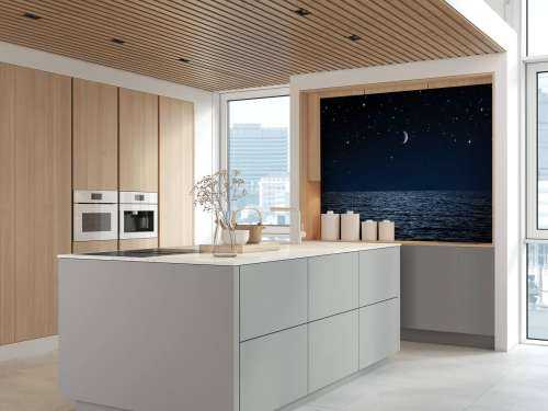 Stjärnklar himmel över havet