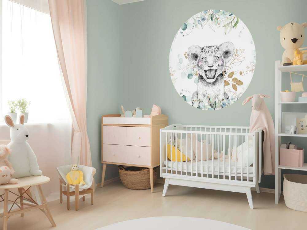 Løveunge med mynteblade