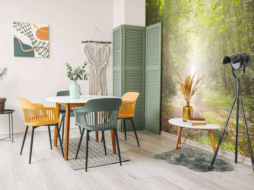 Sti gennem tåget skov