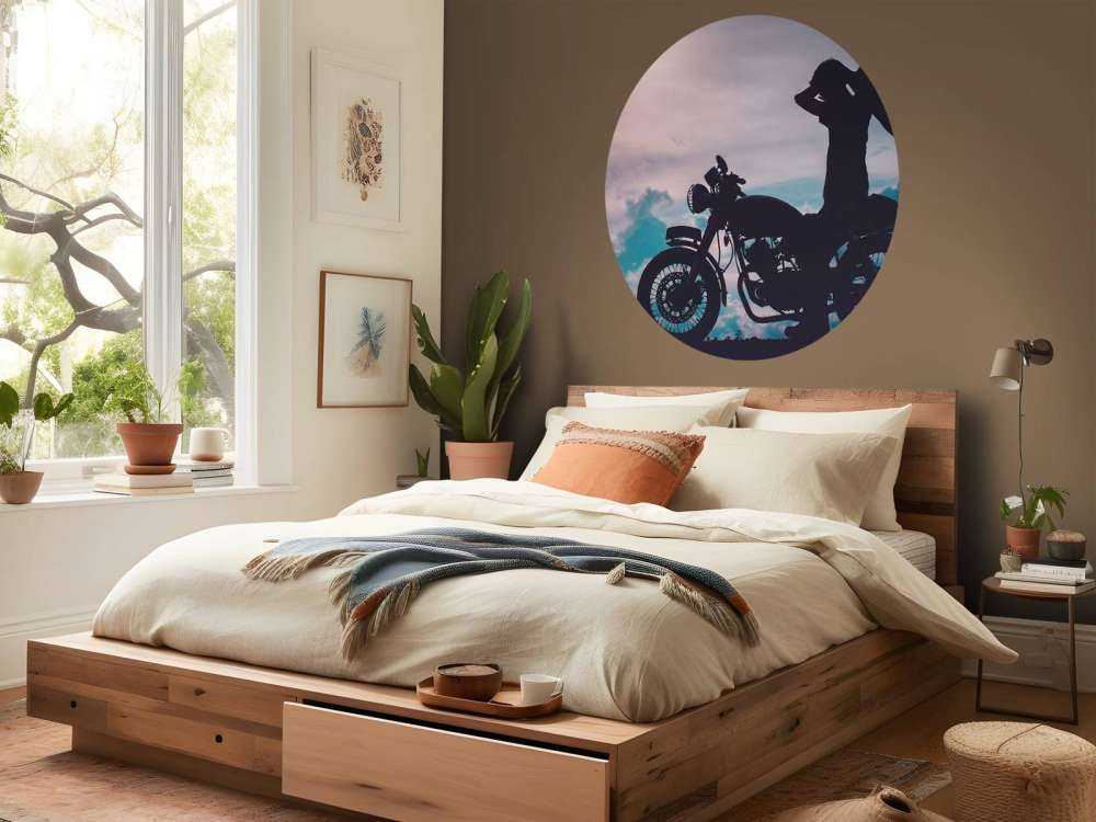 Silhouette motorcyklist