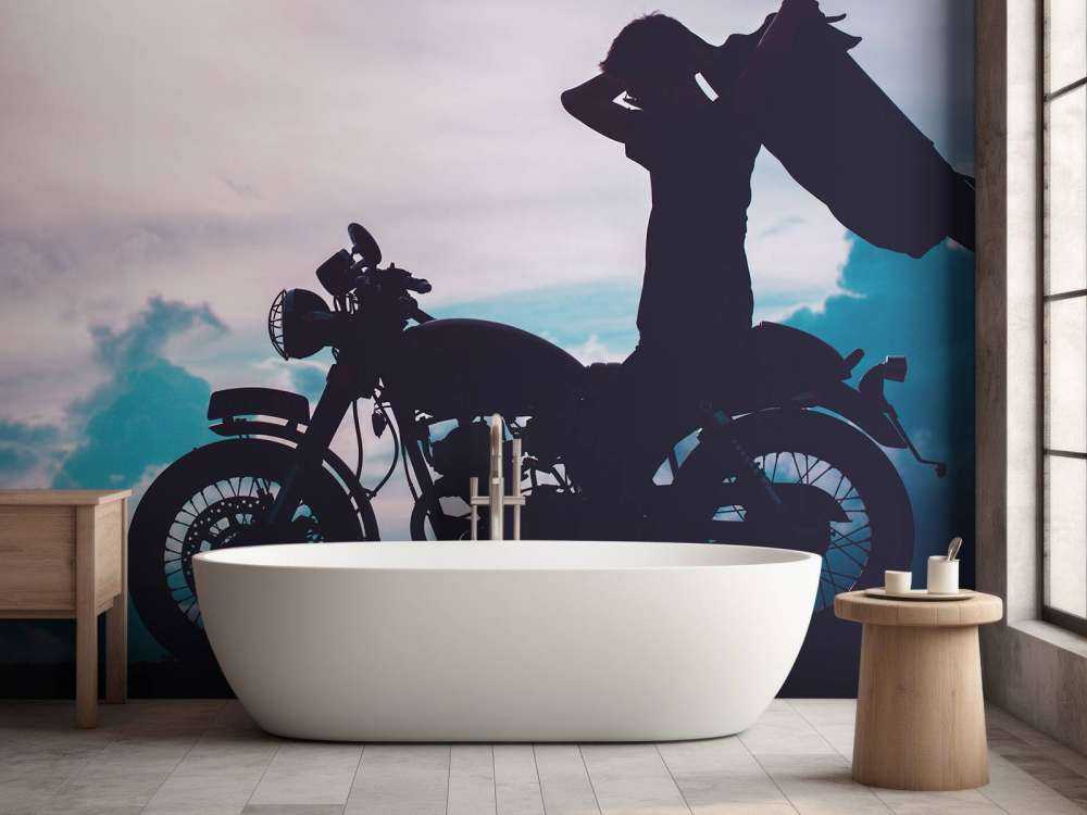 Silhouette motorcyklist