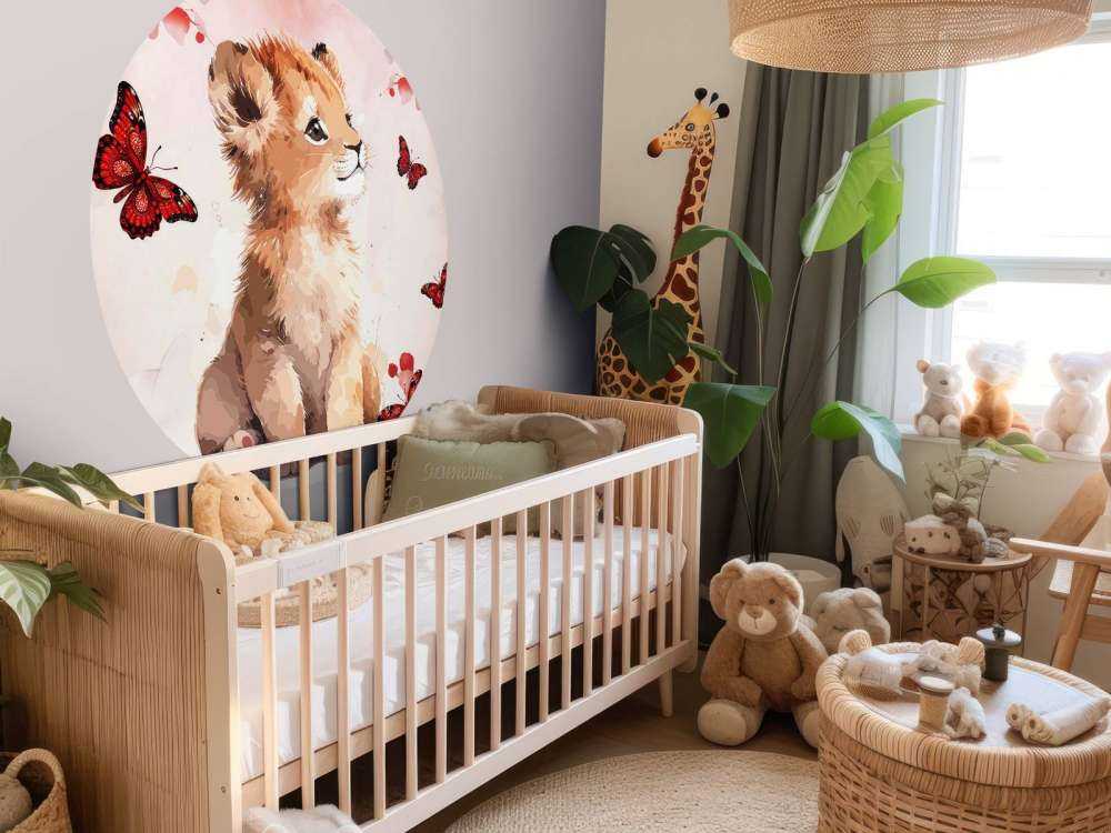 Drømmende løveunge og sommerfugler