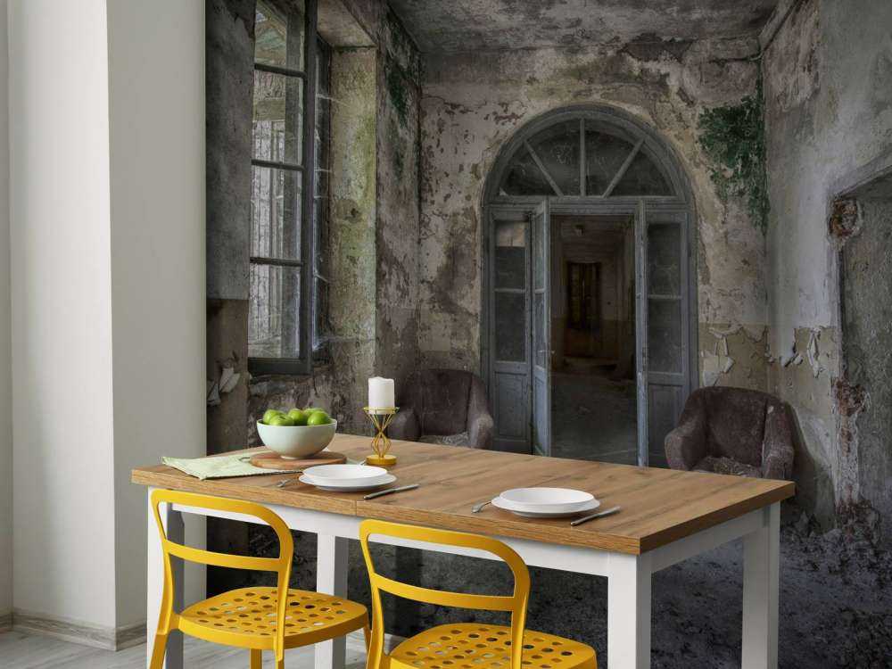kullvaskhuskorridor i forlatt hus