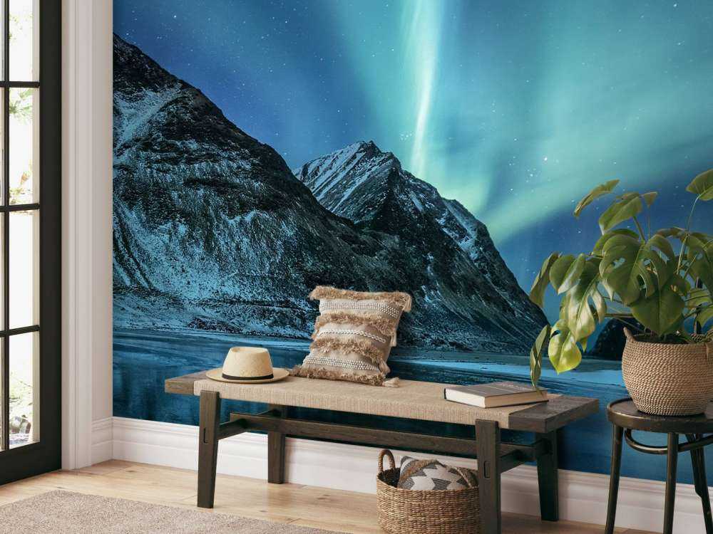 Grønt nordlys over fjellet