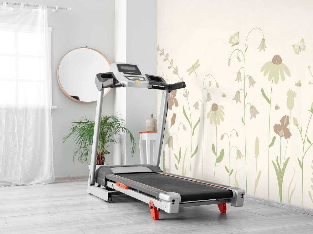 Blomsterfelt høyt med sommerfugler i beige og gammelrosa