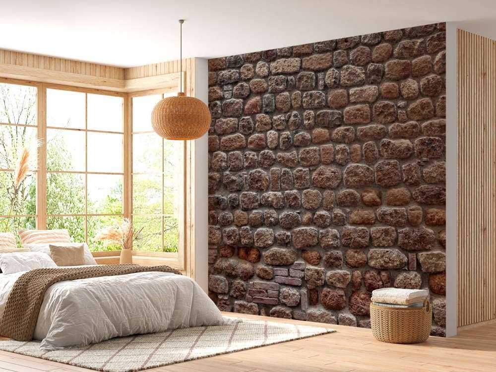Mur med store steiner