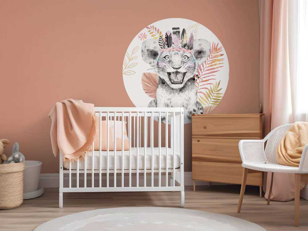 Løveunge med korallrosa og gullfargede blader