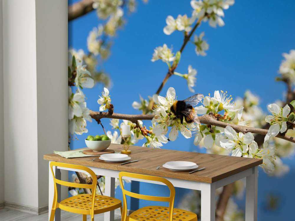 Humle med hvite blomster