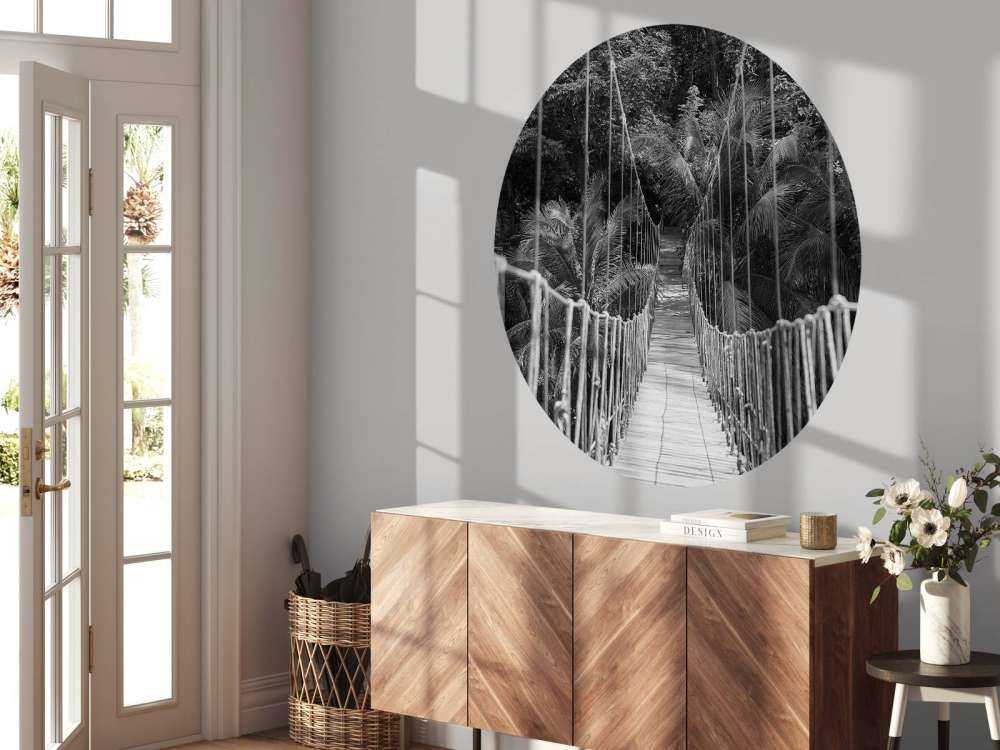 Träbro mellan palmer