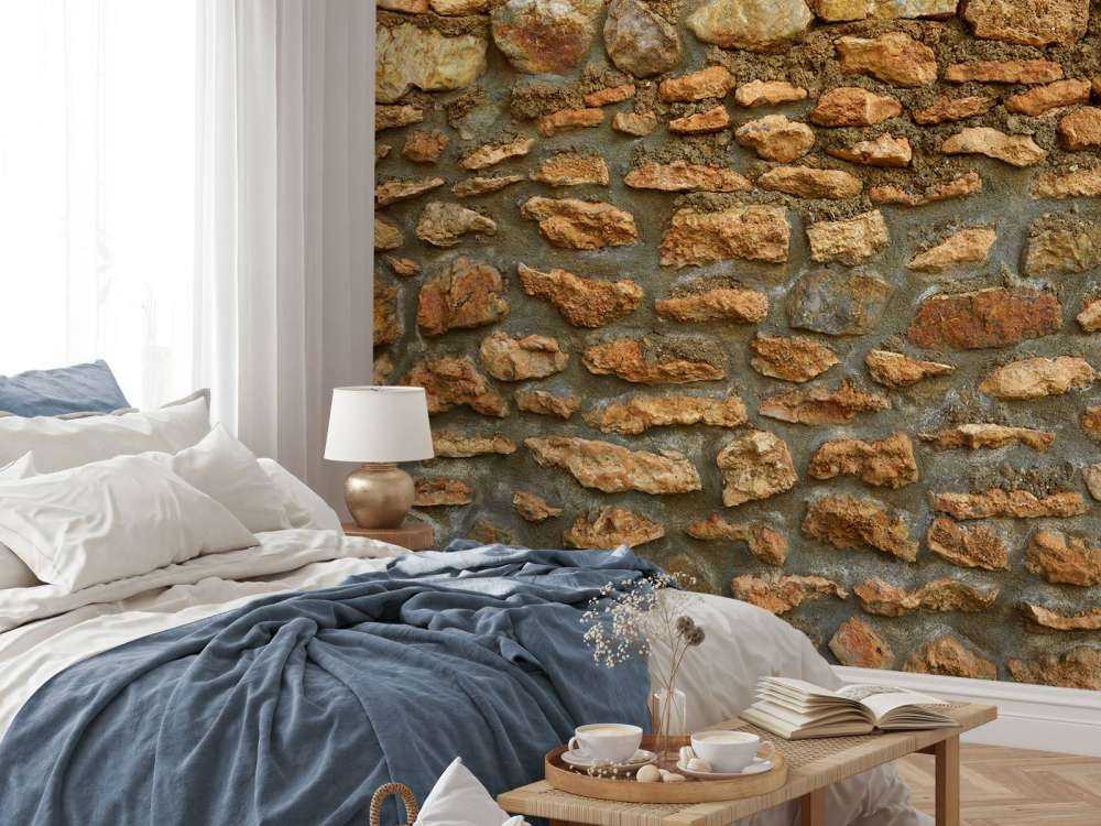 Vägg med grova stenar