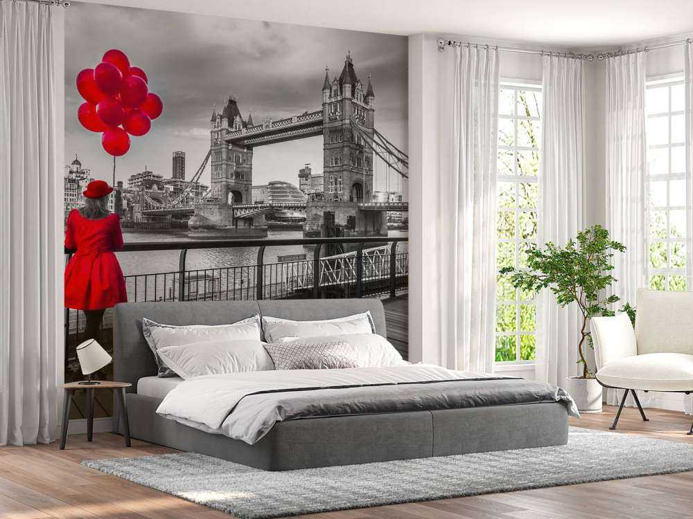 Kvinde ved tårnbroen