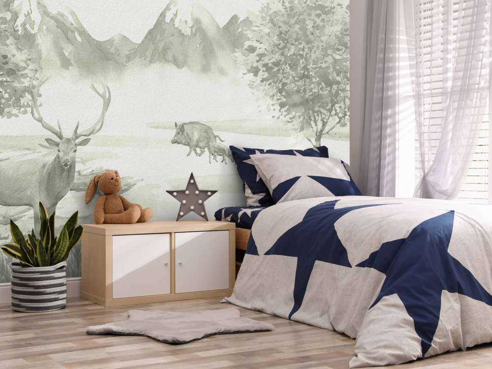 Skov med dyr i grønne omgivelser