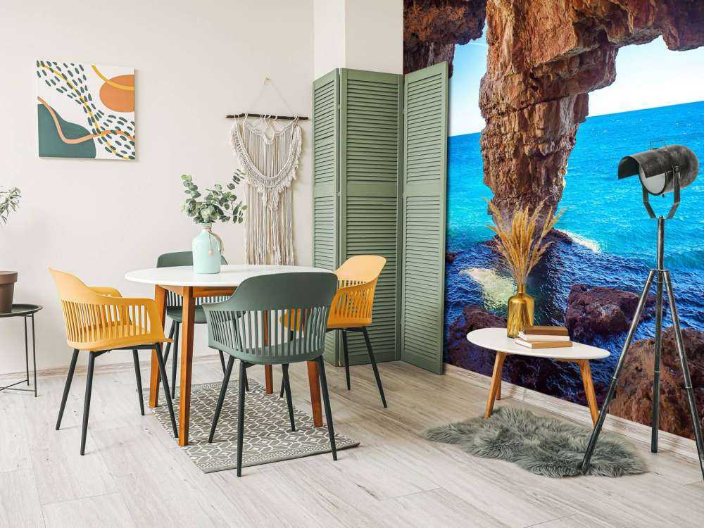 Grotte over havet