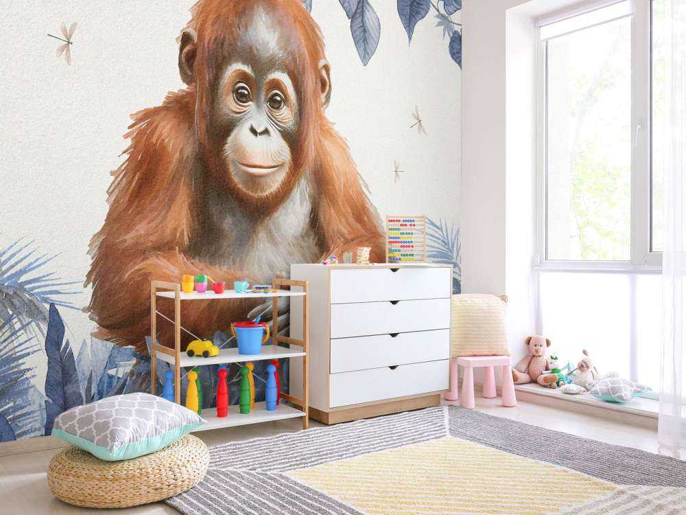 Ung orangutang i jungelen i blått