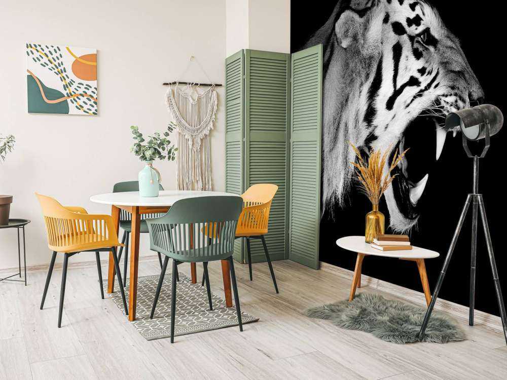 Brølende tiger svart