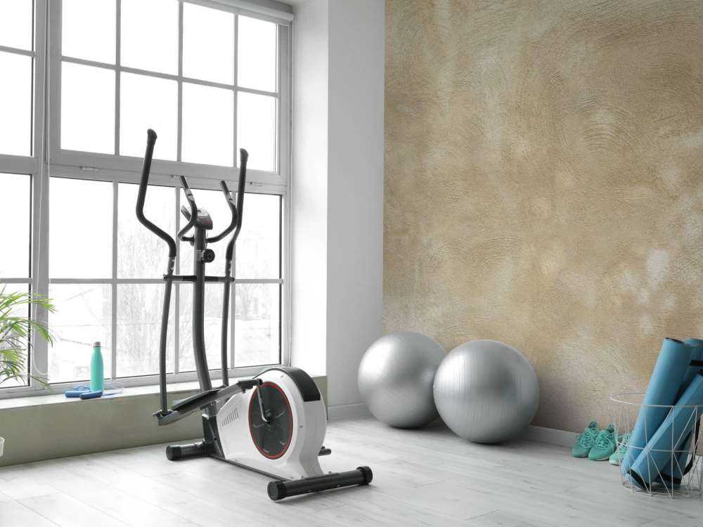 Væg med pletter og striber