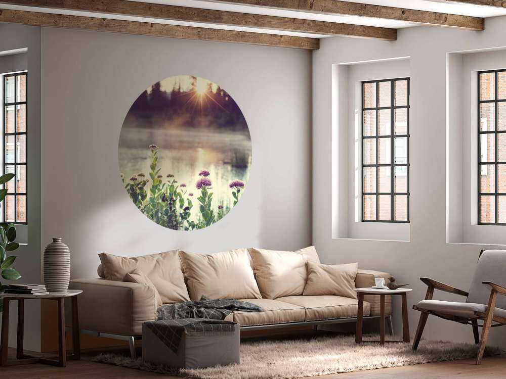 Förångande sjö med blommor