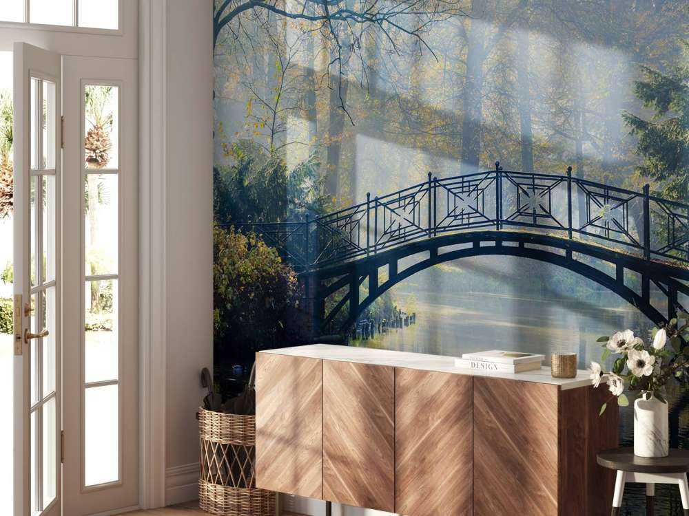 Gammel bro om høsten