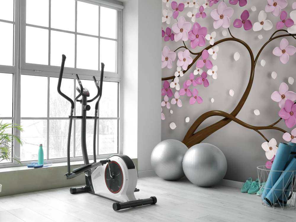 Tre med lilla hvite blomster